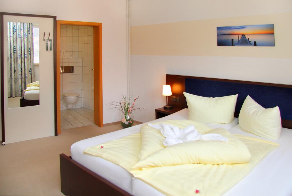 Röbel Hotel Mueritzterrasse מראה חיצוני תמונה